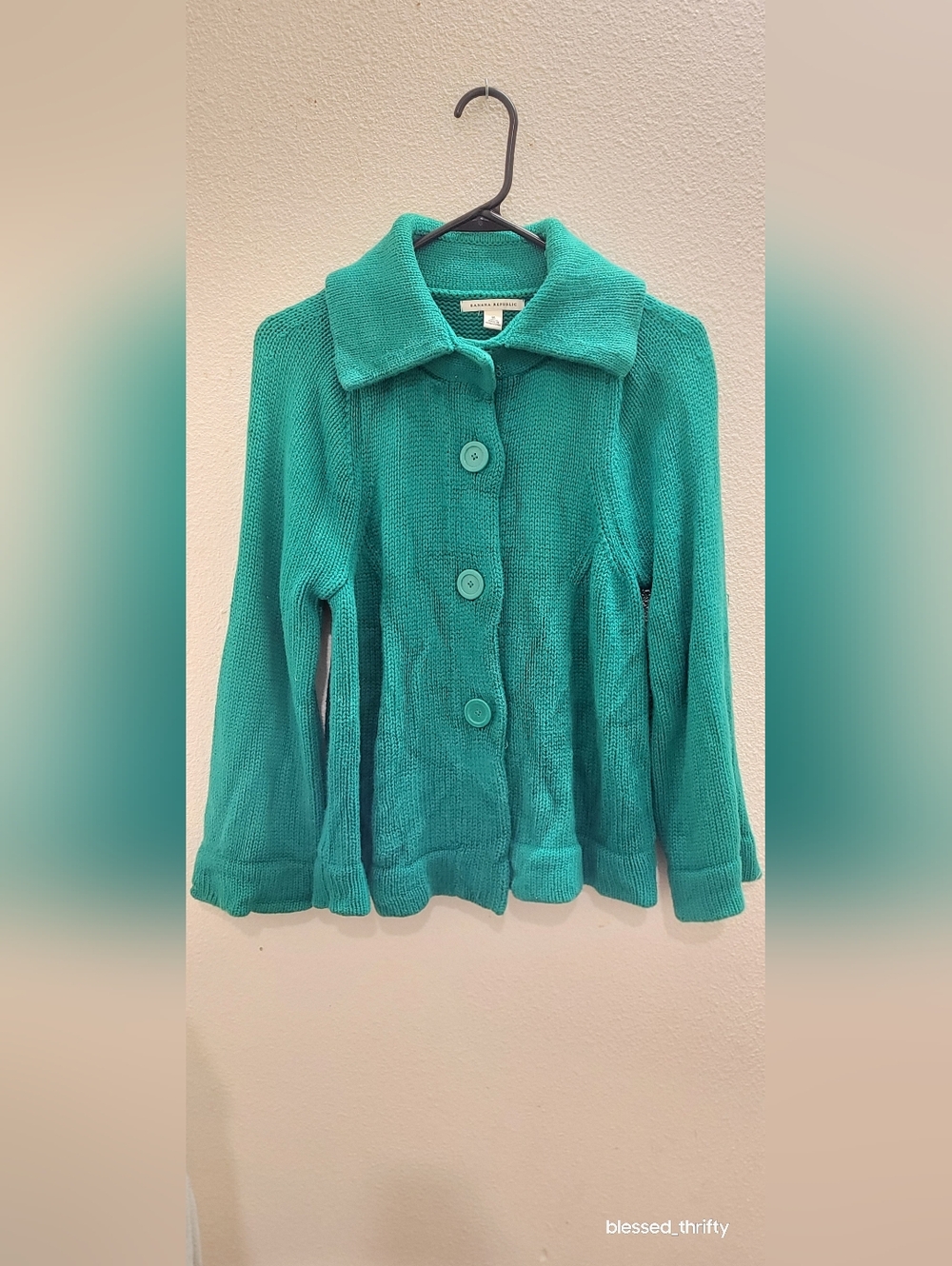 Banana Republic Kelly Green Chunky Knit
Button-front Cardigan